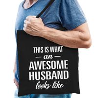 Awesome husband / man / echtgenoot cadeau tas zwart voor heren - thumbnail