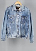 Wrangler Blue vintage denim jacket in size XL for Unisex