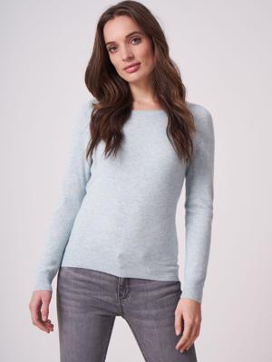 Basic fijngebreide boothals trui van biologisch cashmere