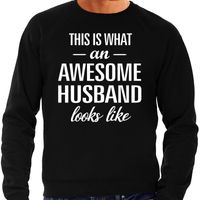 Awesome husband / echtgenoot cadeau sweater zwart heren - thumbnail