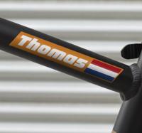 Vlag kleurrijk Fiets naamsticker