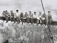 Kunstdruk Charles Ebbets - Eating above Manhattan 80x60cm