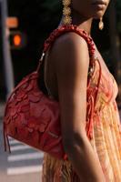 Kleine tas met bloemapplicaties - RED - U