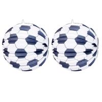 Voetbal bol lampion - 2x - 24 cm - papier - voetbal thema - brandvertragend - EK / WK versiering
