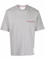 Thom Browne t-shirt à poche plaquée - Gris