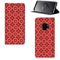 Samsung Galaxy S9 | Hoesje met Magneet | Batik Rood Samsung Galaxy S9 | Hoesje met Magneet | Batik Rood