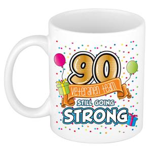 Verjaardag cadeau mok 90 jaar - wit - veteranen team - 300 ml - keramiek