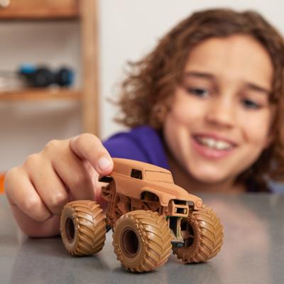 Monster Jam - Mystery Mudders officiële metalen truck - Was & Onthul - schaal van 1:64 - stijlen kunnen variëren