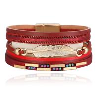 Deja Armband goudkleurig rood met veer en strass