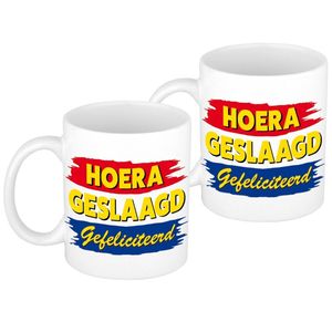 2x stuks hoera geslaagd mok / beker cadeau 300 ml - feest mokken