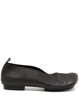 Uma Wang ballerines en cuir à bout asymétrique - Noir