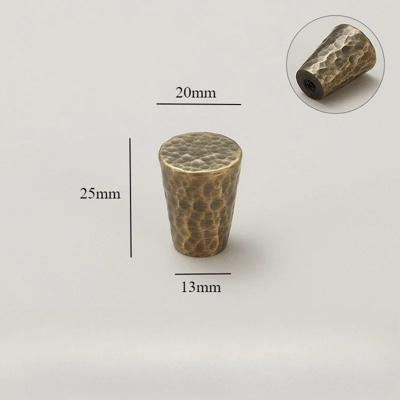 Vintage Handgehamerde Messing Kast- en Ladegrepen - Bronzen Meubelgrepen Vintage Handgehamerde Messing Kast- en Ladegrepen - Bronzen Meubelgrepen