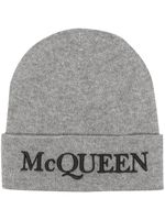 Alexander McQueen bonnet nervuré à logo brodé - Gris