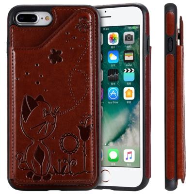 Voor iPhone 8 plus/7 plus Kat Bee reliëf patroon schokbestendige beschermende case met kaartsleuven & fotolijstjes (bruin)