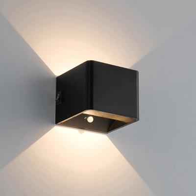 Qube Oplaadbaar Wandlamp LED 5Watt ZWART + PIR bewegingssensor