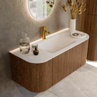 Mondiaz KURVE 110 cm Onderkast Greeploos 1 Lade Met Deuren Walnut, Wastafel Solid Surface Midden Talc 1 Kraangat Zonder Spiegel (KRVCLO110L+R1L2D1KM-Wal/Tal)