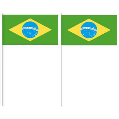 Zwaaivlaggetjes Brazilie - 10x - 12 x 24 cm - papier - landen versiering - supporters - stokje 40 cm