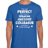 Freaking awesome colleague / collega cadeau t-shirt blauw heren