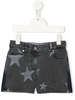 Stella McCartney Kids short en jean à imprimé étoiles - Noir - thumbnail