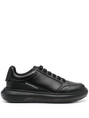 Emporio Armani baskets en cuir à logo imprimé - Noir