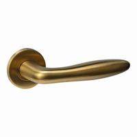 Intersteel DeurklinkQ 03 op rond rozet messing mat - 1314.102302