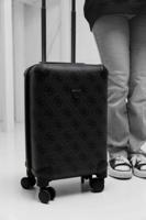 Guess Berta Travel Trolley Dames Zwart - Maat One Size - Kleur: Zwart | Soccerfanshop Guess Berta Travel Trolley Dames Zwart - Maat One Size - Kleur: Zwart | Soccerfanshop