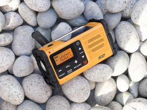 Sangean Survivor DAB Outdoorradio DAB+, VHF (FM) Noodradio Acculaadfunctie, Zaklamp, Oplaadbaar, Handslinger, Zonnepaneel Geel