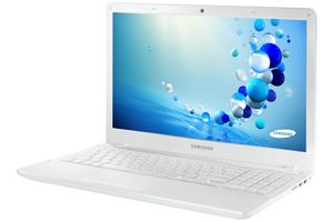 Samsung ATIV NT450R5G Notebook 39,6 cm (15.6") Derde generatie Intel® Core™ i5 8 GB DDR3-SDRAM 1000 GB HDD NVIDIA® GeForce® GT 710M Windows 8 Wit