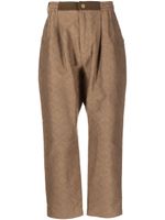 White Mountaineering pantalon fuselé à imprimé géométrique - Marron