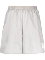 Thom Browne short de sport à logo appliqué - Gris