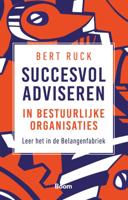 Succesvol adviseren in bestuurlijke organisaties (Paperback)
