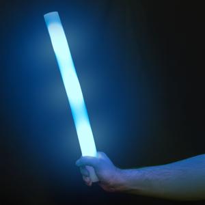 Partystaaf / foam stick met blauw LED licht - 48 cm - lichtstaven / partysticks