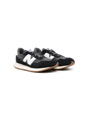 New Balance Kids baskets à logo imprimé - Bleu