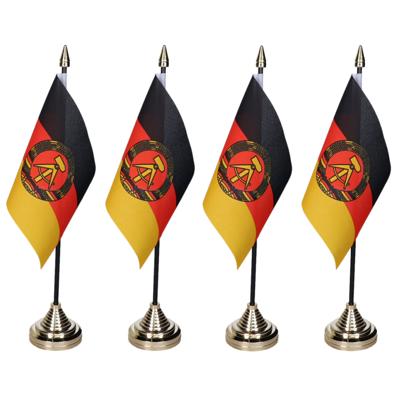 Oost Duitsland tafelvlaggetjes - 4x stuks - 10 x 15 cm - met standaard voetje - 27 cm hoog