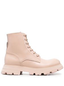 Alexander McQueen bottines Wander à lacets - Rose