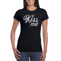 Kiss me zilver tekst t-shirt zwart dames kus me - Glitter en Glamour zilver party kleding shirt