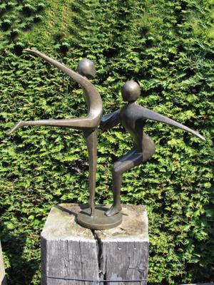 Bronzen beeld, danspaar nr 4.