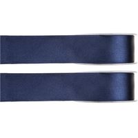 2x Navyblauwe satijnlint rollen 1,5 cm x 25 meter cadeaulint verpakkingsmateriaal - Cadeaulinten