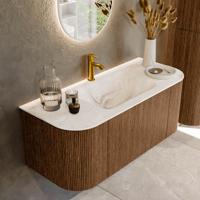 Mondiaz KURVE-DLUX 110 cm Onderkast Greeploos 1 Lade Met Deuren Walnut, Wastafel Solid Surface Midden Frappe 1 Kraangat Zonder Spiegel (KRVCLO110L+R1L2D1KM-Wal/Fra)