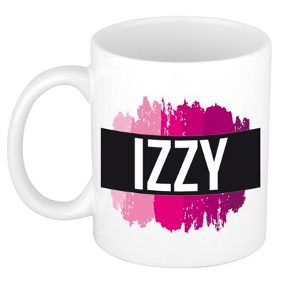 Izzy naam cadeau koffie mok - beker - met roze verfstrepen - Cadeau collega - moederdag