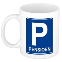 Verkeersbord P blauw pensioen cadeau koffie mok - Gepensioneerd / pensionaris cadeaus - Collega