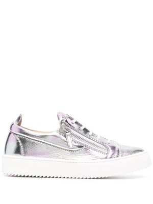 Giuseppe Zanotti baskets à effet métallisé - Argent