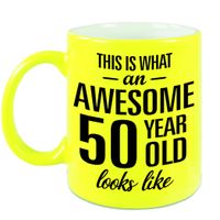 Awesome 50 year cadeau mok / beker neon geel 330 ml