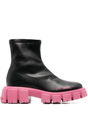 Love Moschino bottines à semelle crantée 50 mm - Noir Love Moschino bottines à semelle crantée 50 mm - Noir