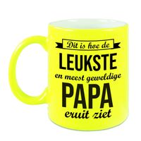 Leukste en meest geweldige papa cadeau koffiemok / theebeker neon geel 330 ml - thumbnail