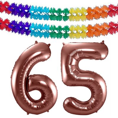 Grote folie ballonnen cijfer 65 in het brons 86 cm en 2 feestslingers