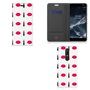 Nokia 5.1 (2018) Hoesje met Magneet Lipstick Kiss