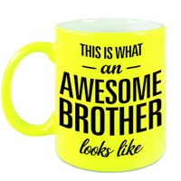 Awesome brother cadeau mok / beker voor broer neon geel 330 ml