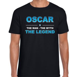 Naam cadeau t-shirt Oscar - the legend zwart voor heren