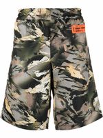 Heron Preston short à imprimé camouflage - Vert